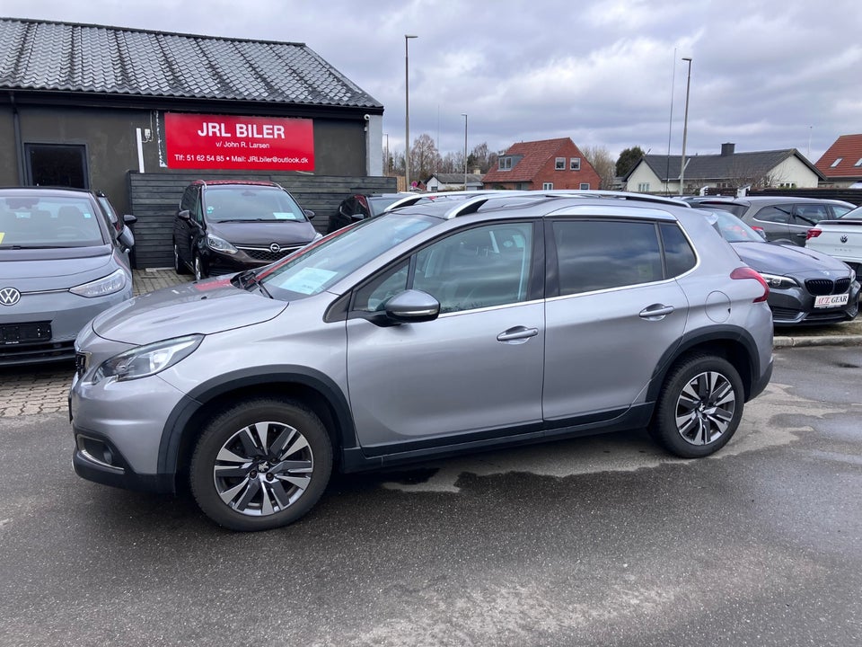 Peugeot 2008 1,2 e-THP 110 Selection Sky 5d