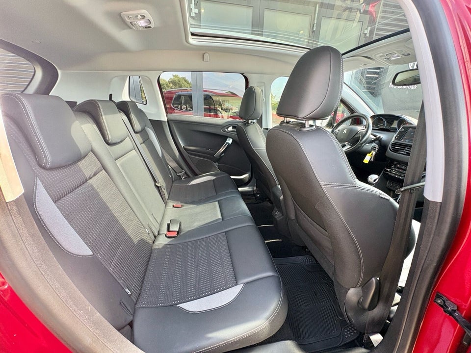 Peugeot 2008 1,2 PureTech 130 Prestige 5d