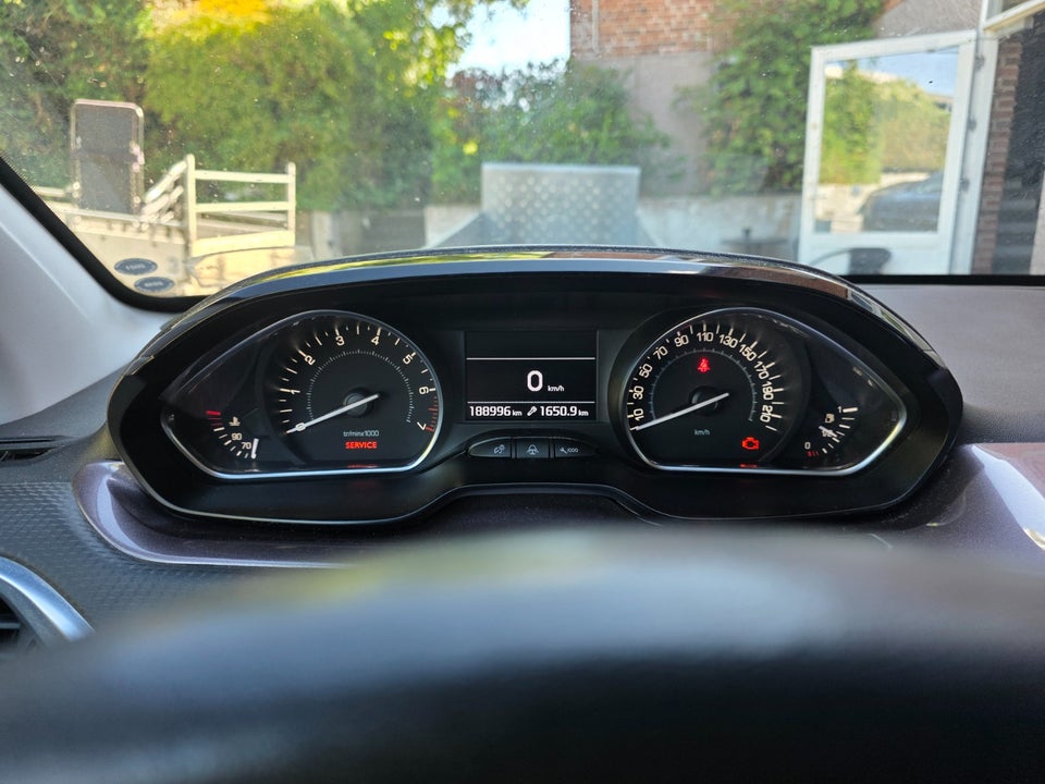 Peugeot 2008 1,2 e-THP 110 Active 5d
