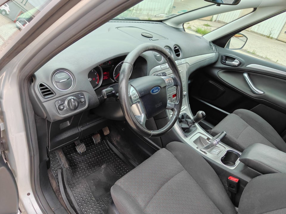 Ford S-MAX 2,0 Ambiente 7prs 5d