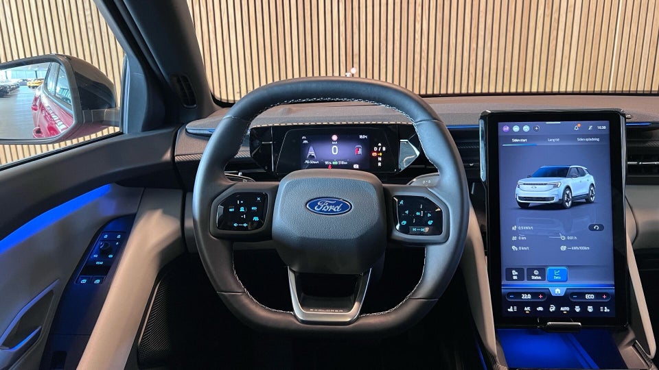 Ford Explorer 77 Premium Extended Range 5d