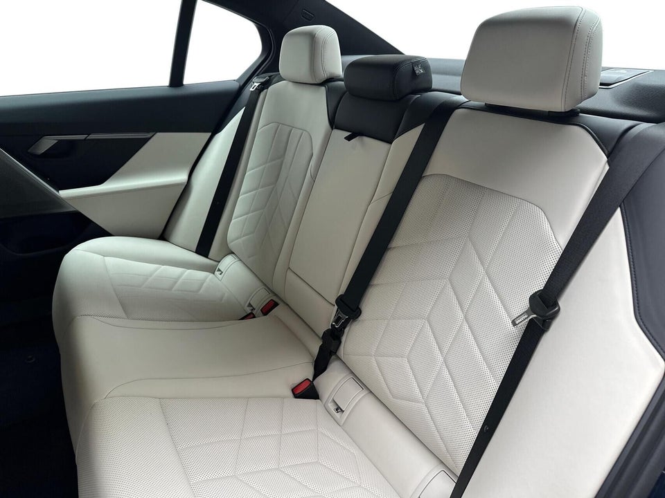 BMW i5 eDrive40 M-Sport 4d