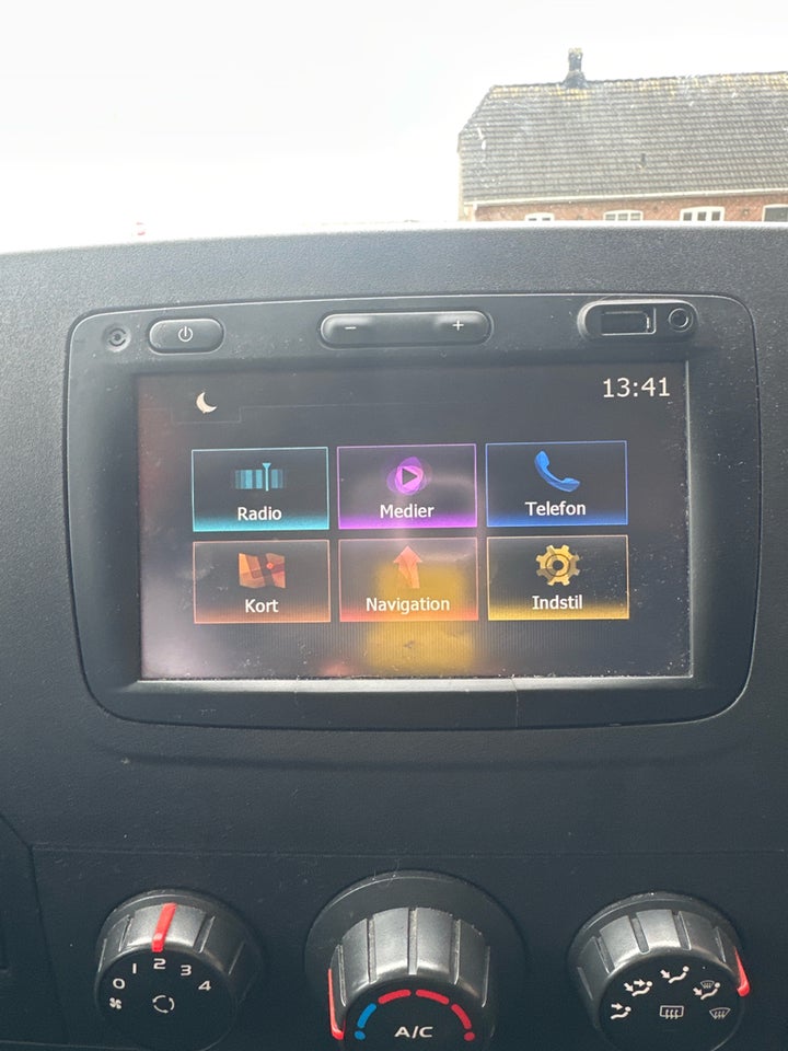 Renault Master III T35 2,3 dCi 170 L2H2 Kassevogn