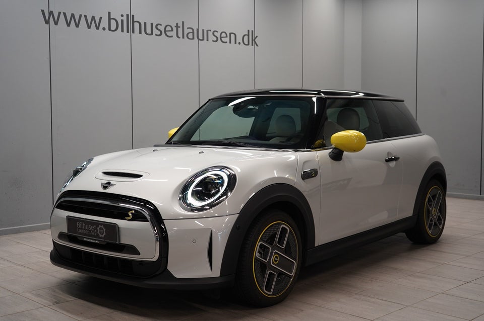 MINI Cooper SE Electric Trim 3d