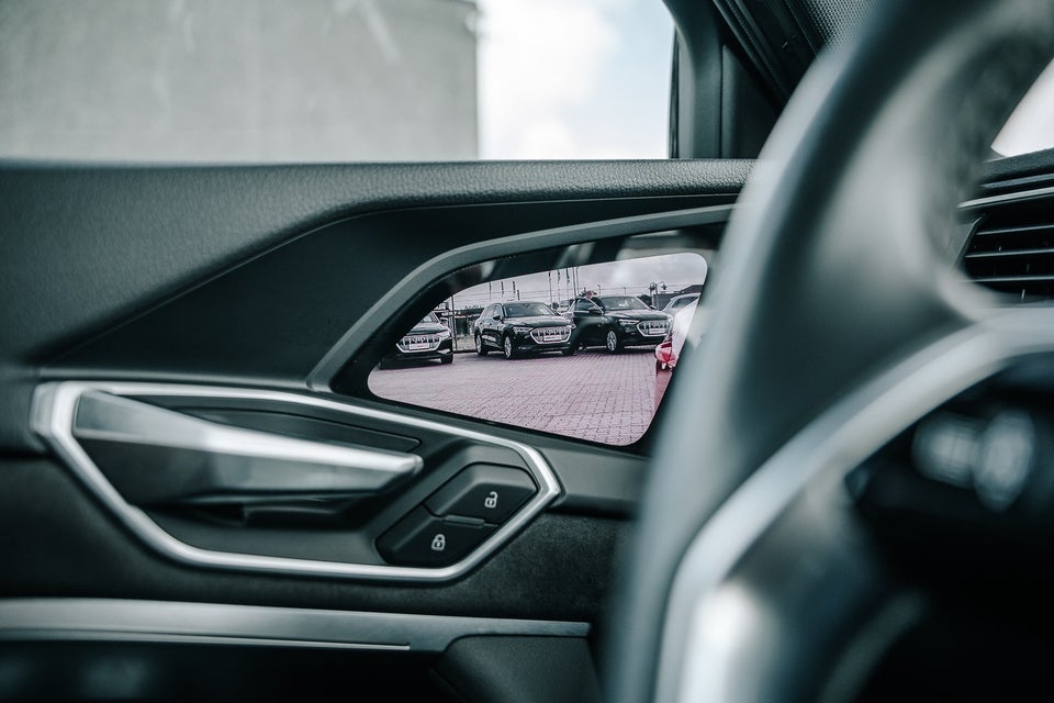 Audi e-tron 55 S-line Prestige Sportback quattro 5d