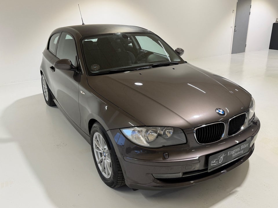 BMW 118d 2,0 Advantage aut. 3d