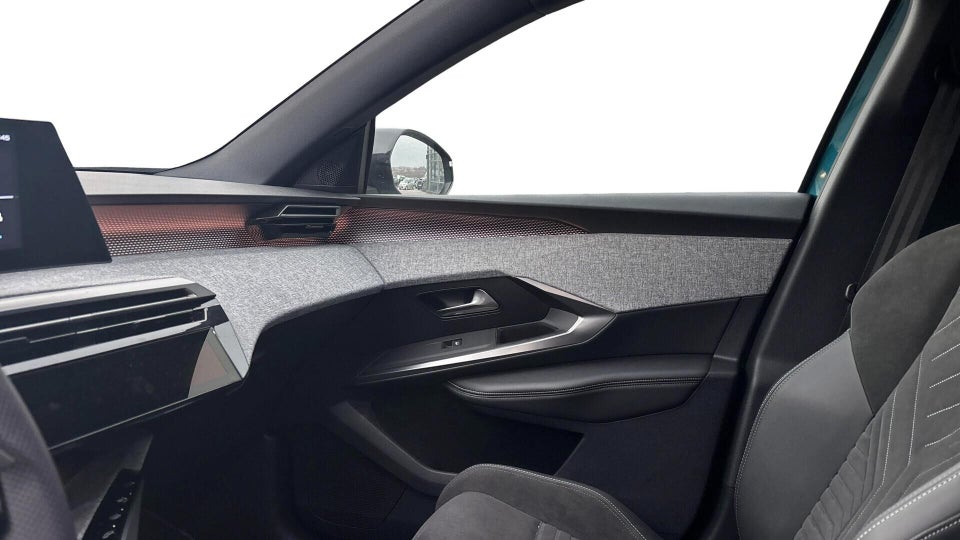Peugeot e-3008 77 GT Pack 5d