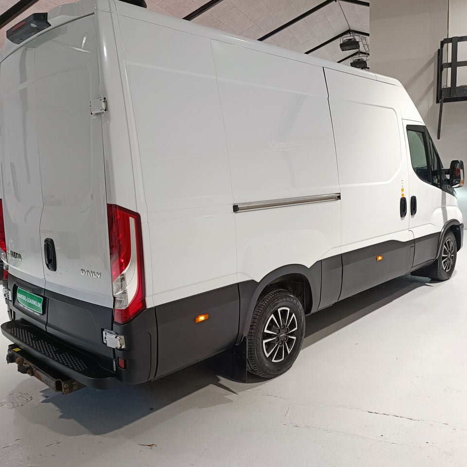 Iveco Daily 2,3 35S16 12m³ Van AG8