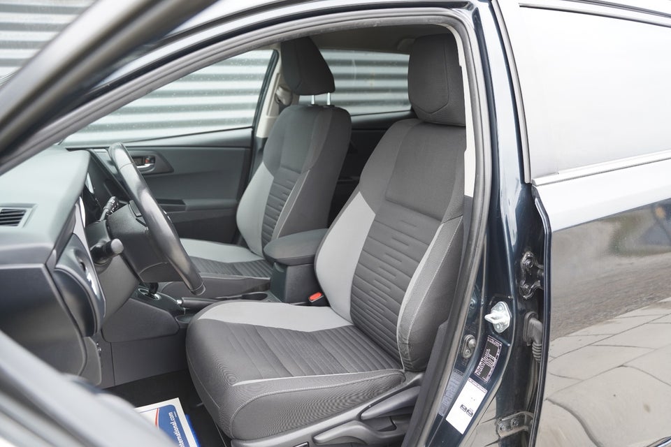 Toyota Auris 1,8 Hybrid H2 CVT 5d