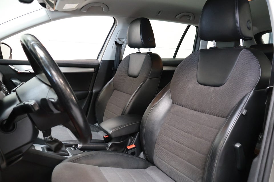 Skoda Octavia 1,6 TDi 105 Ambition Combi DSG 5d