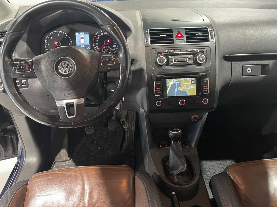 VW Touran 1,6 TDi 105 Highline BMT 7prs 5d