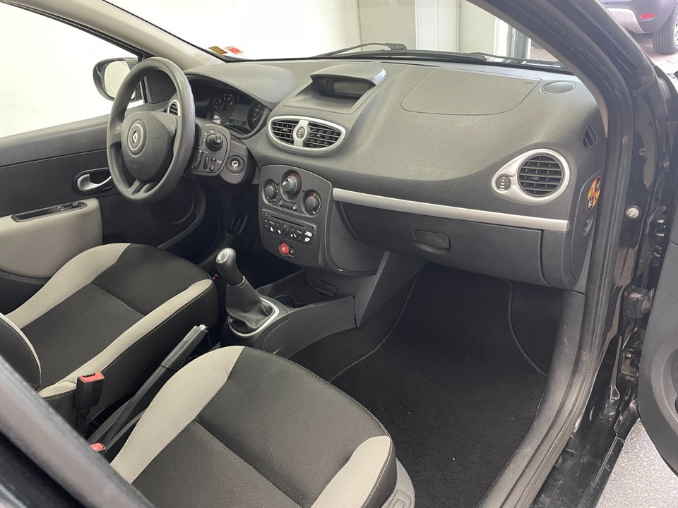 Renault Clio III 1,2 16V Authentique Sport Tourer 5d