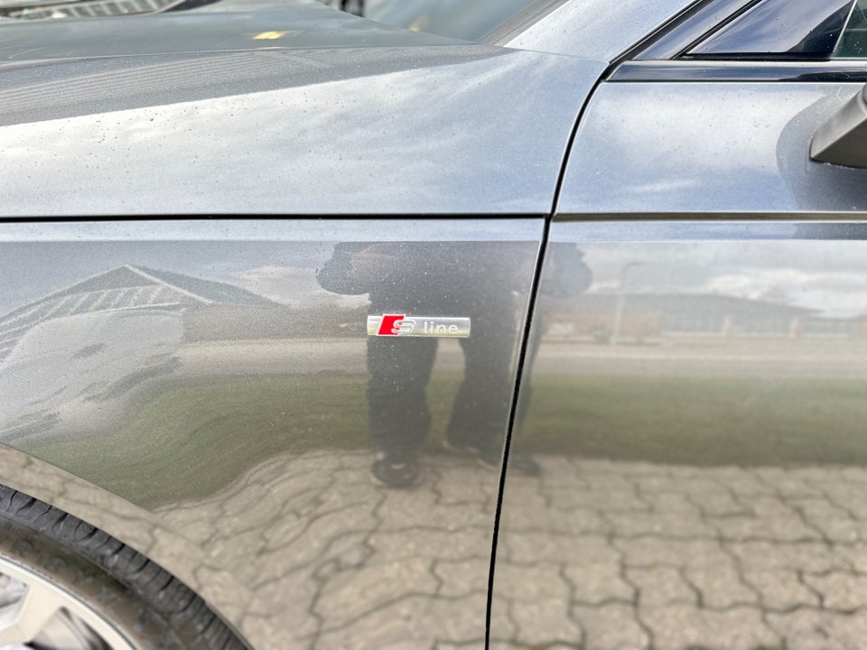 Audi A4 40 TDi S-line S-tr. 4d