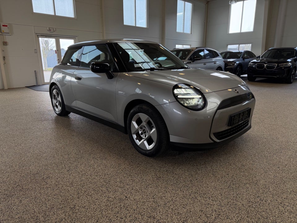 MINI Cooper SE Essential 3d