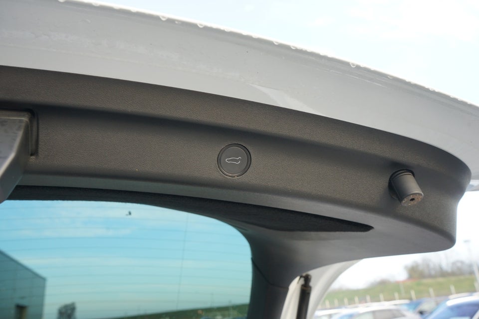 Tesla Model Y Long Range AWD 5d