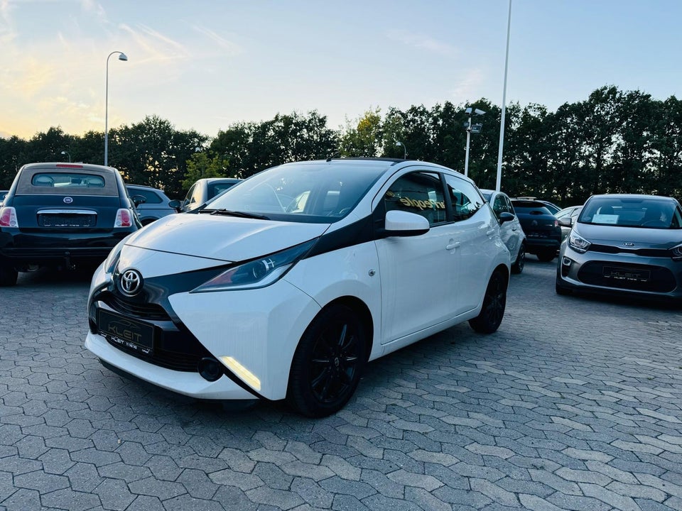 Toyota Aygo 1,0 VVT-i x-wave Sky 5d