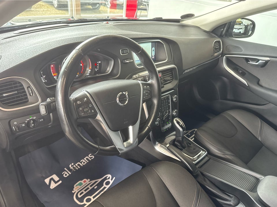 Volvo V40 CC 2,0 D3 150 Summum aut. 5d
