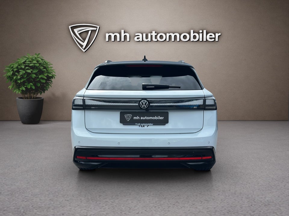 VW ID.7 77 Black Style Tourer 5d
