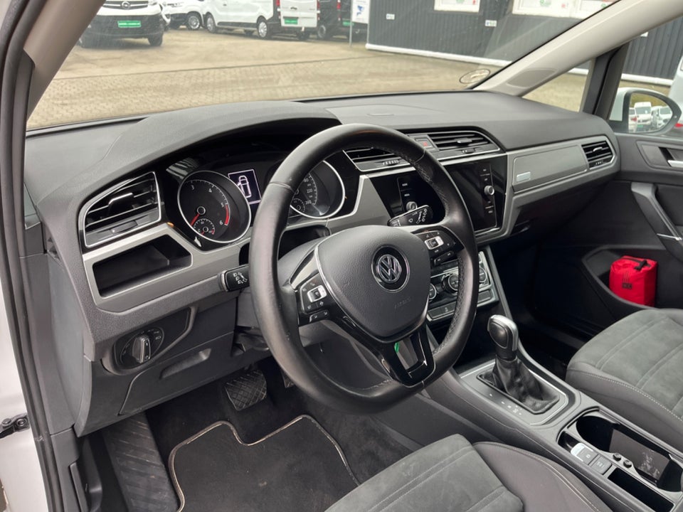 VW Touran 2,0 TDi 115 Highline DSG Van 5d