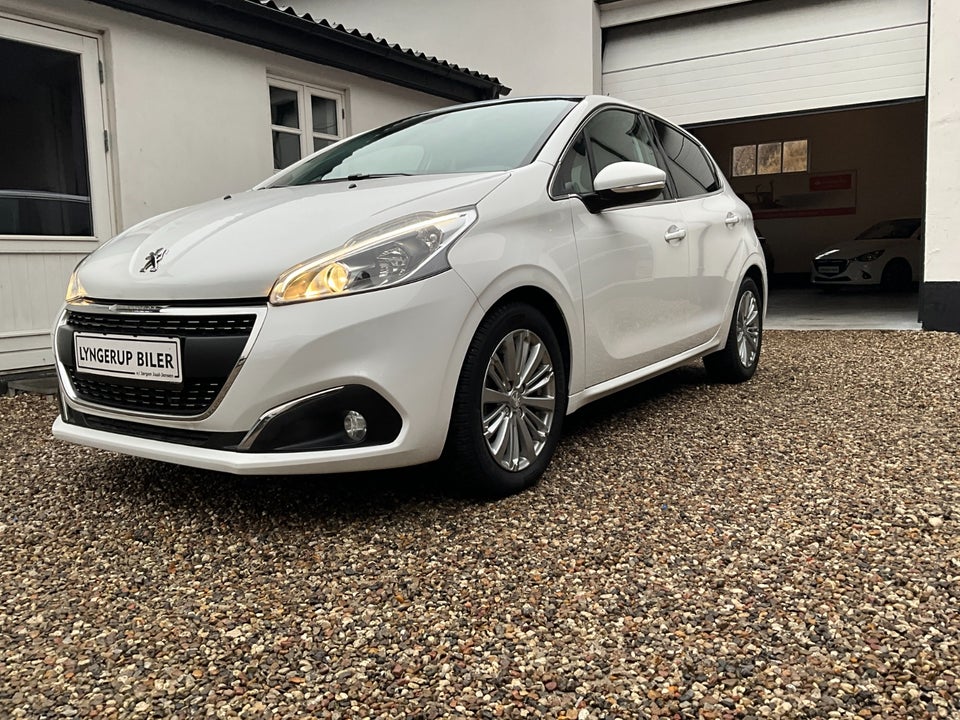 Peugeot 208 1,2 PureTech 82 Prestige 5d