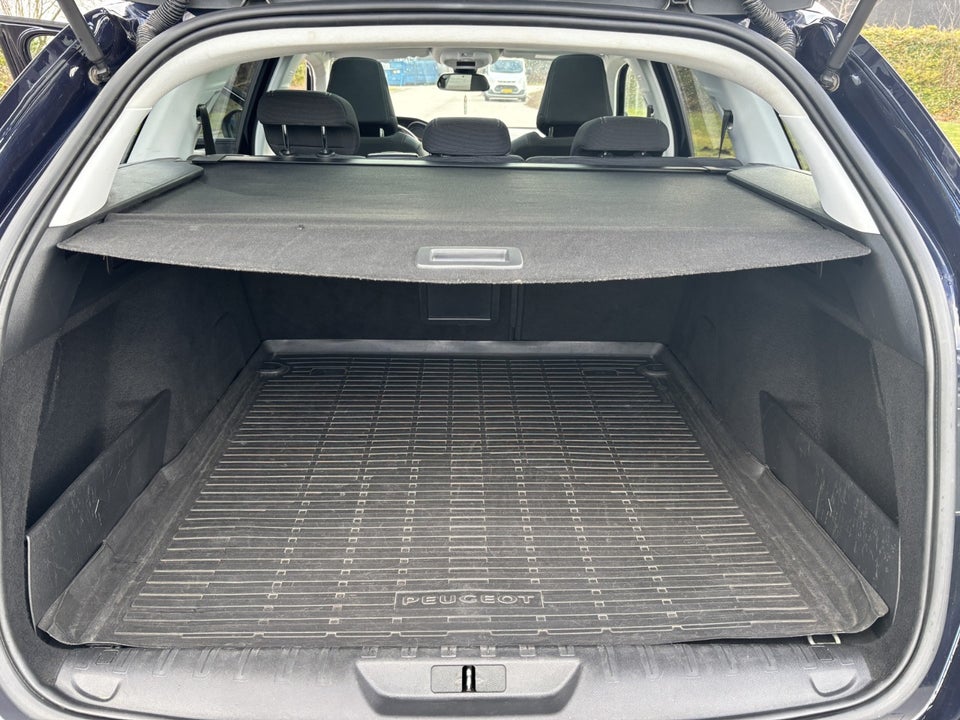 Peugeot 308 1,2 PureTech 130 Selection Sky SW 5d