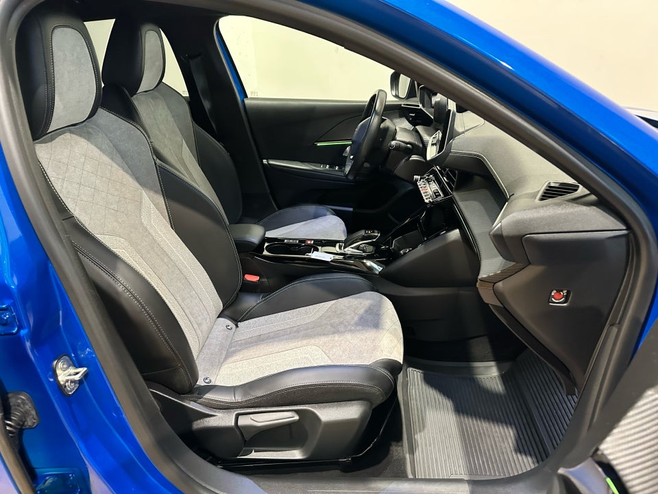 Peugeot e-208 50 GT 5d