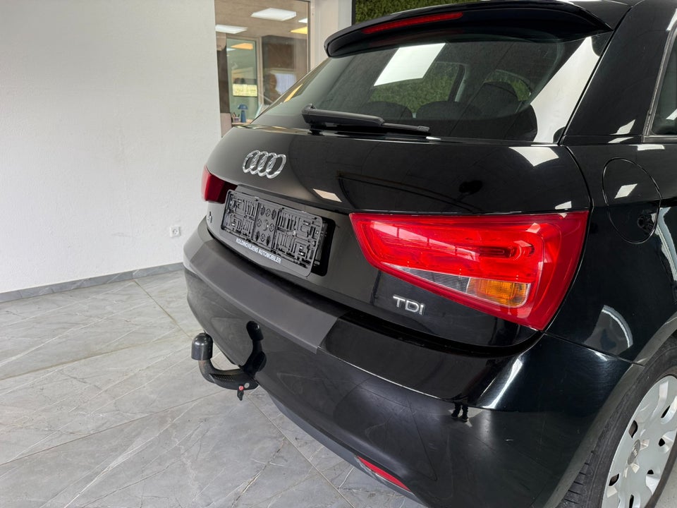 Audi A1 1,6 TDi 90 Attraction 3d