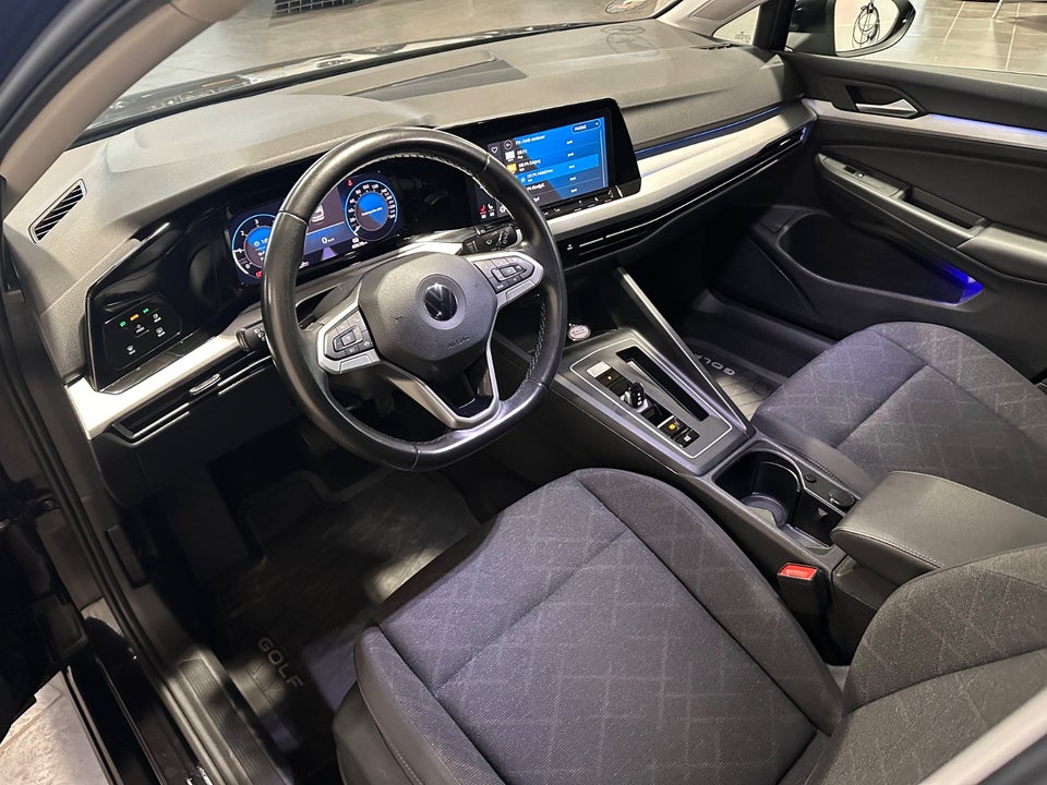 VW Golf VIII 2,0 TDi 115 Life Variant DSG Van 5d