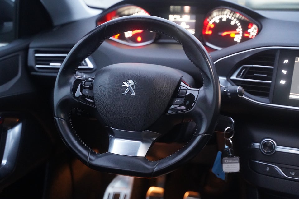 Peugeot 308 1,5 BlueHDi 130 Prestige Sky 5d