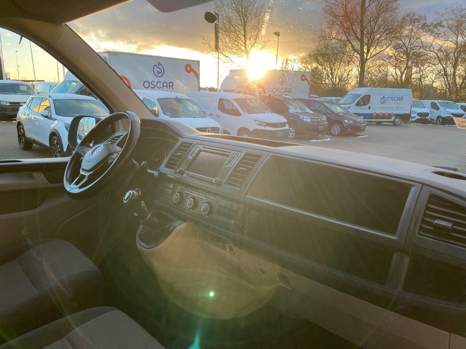 VW Transporter 2,0 TDi 110 Kassevogn lang