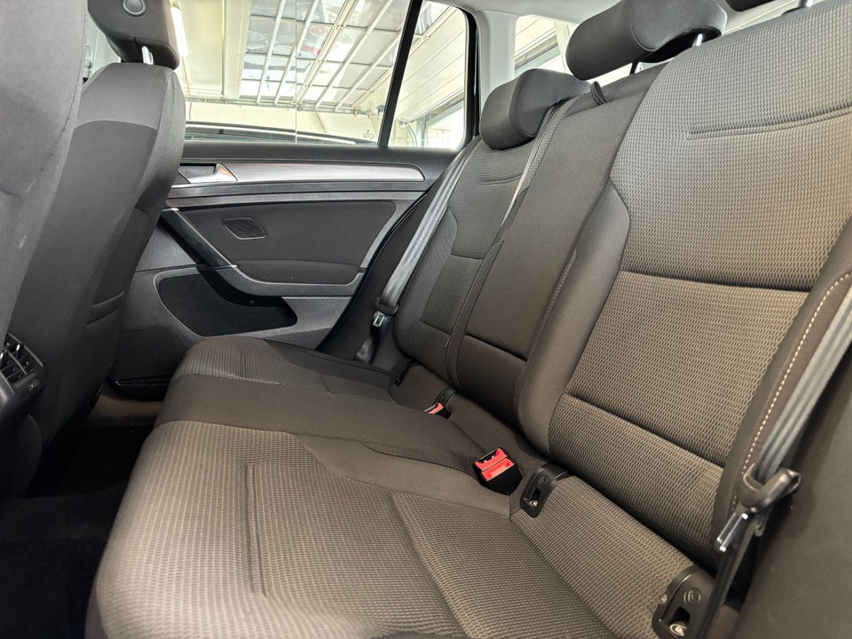 VW Golf VII 1,5 TSi 130 Comfortline Variant DSG 5d