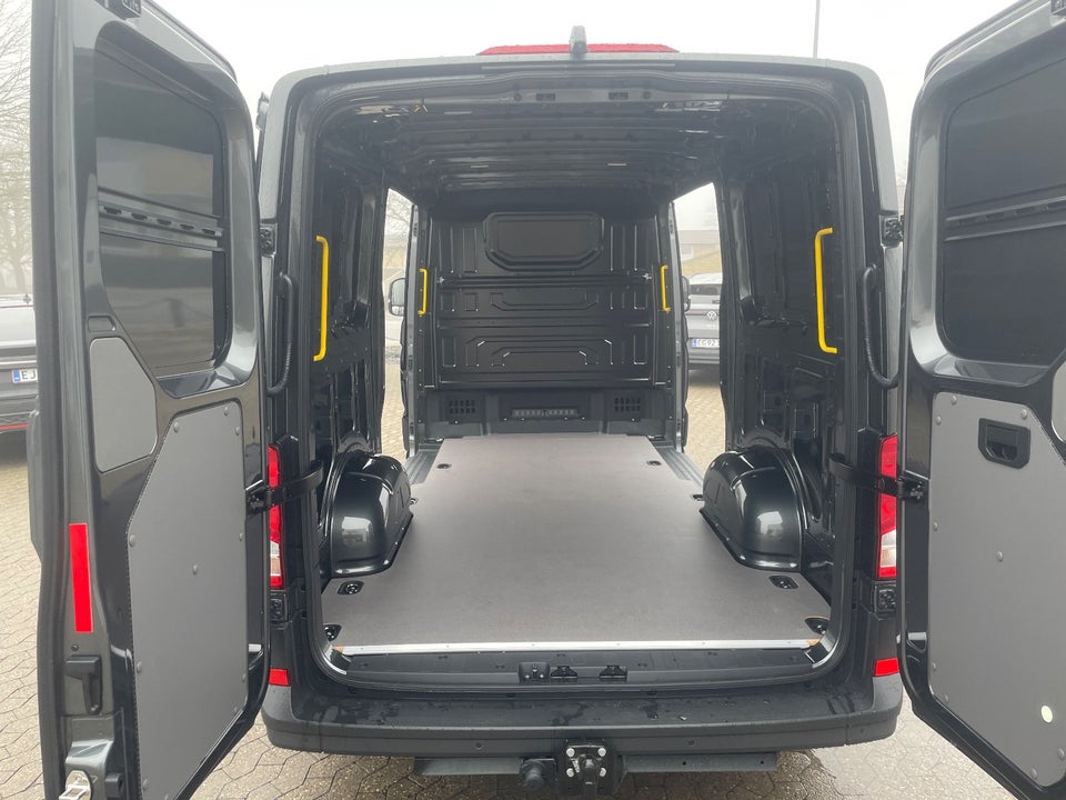 VW Crafter 35 2,0 TDi 177 Comfort Kassevogn L3H2 aut.