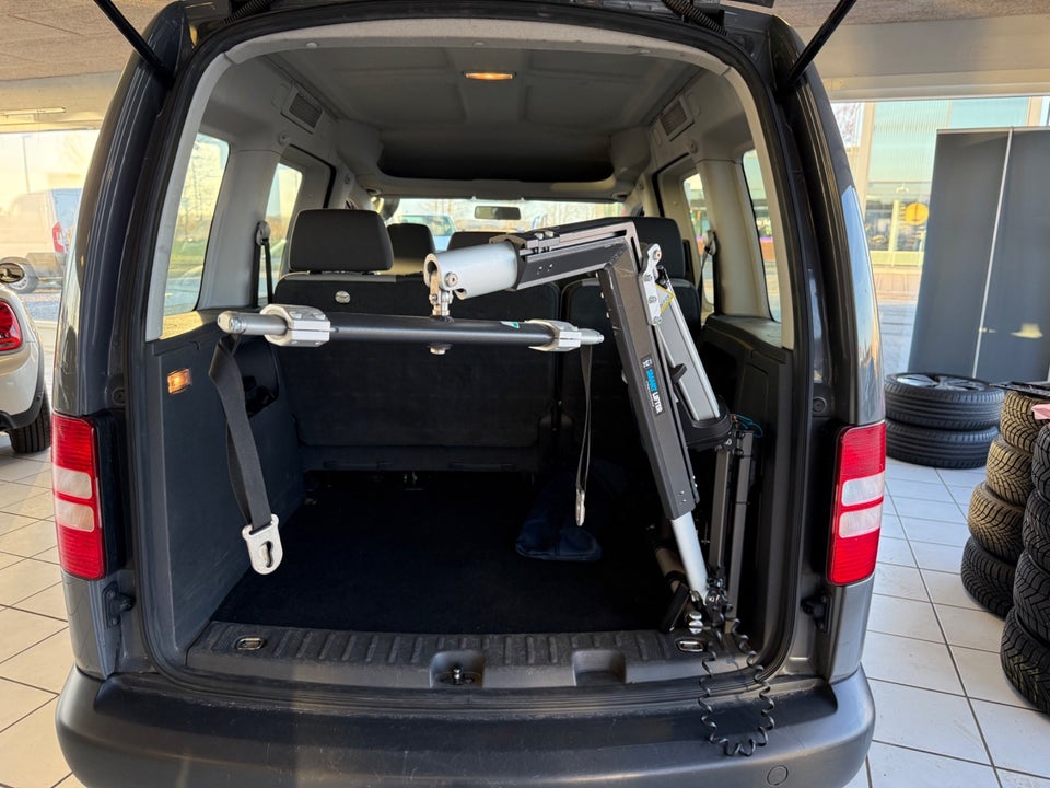 VW Caddy 1,6 TDi 102 Trendline DSG 4d