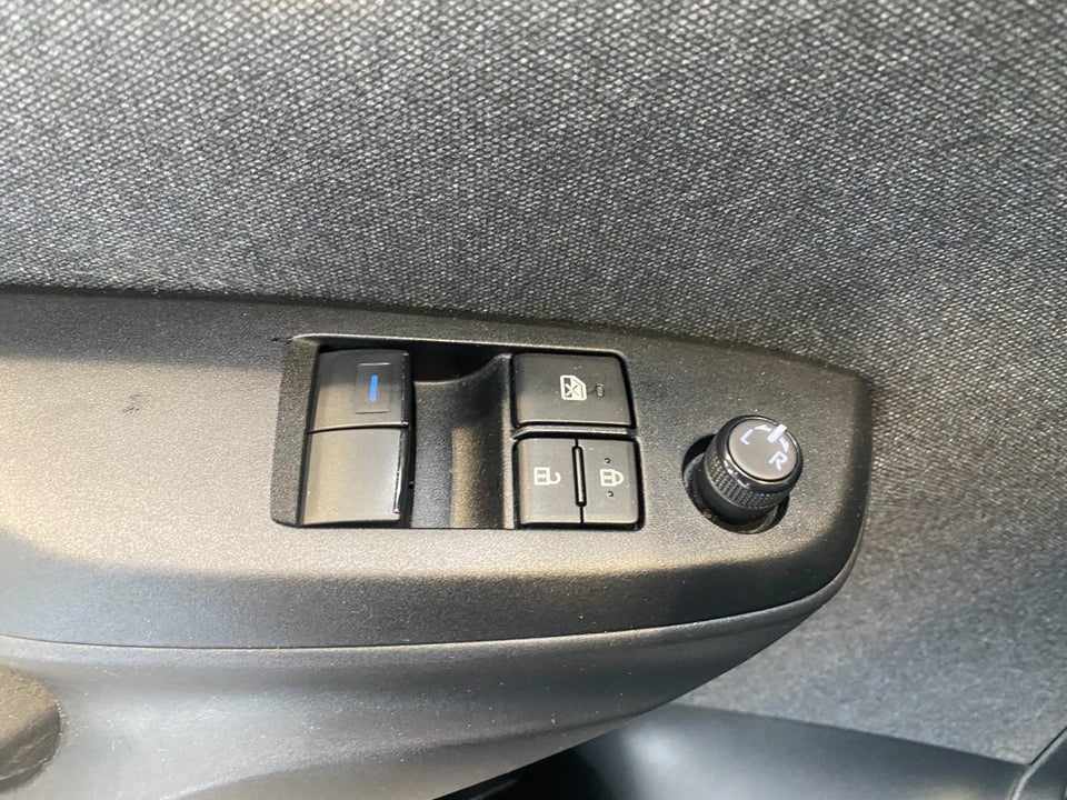 Toyota Yaris 1,0 Active 5d