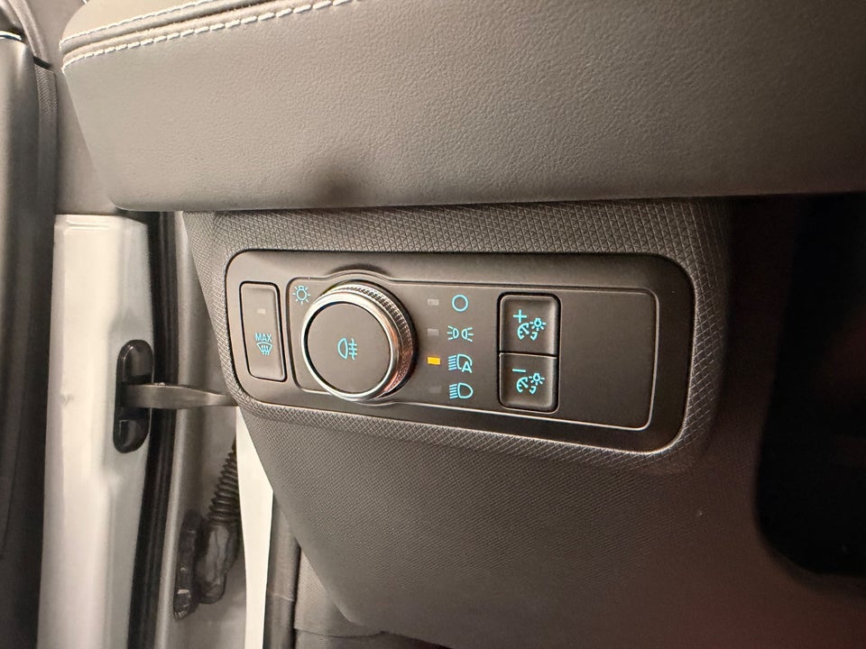 Ford Mustang Mach-E 68 Standard Range 5d