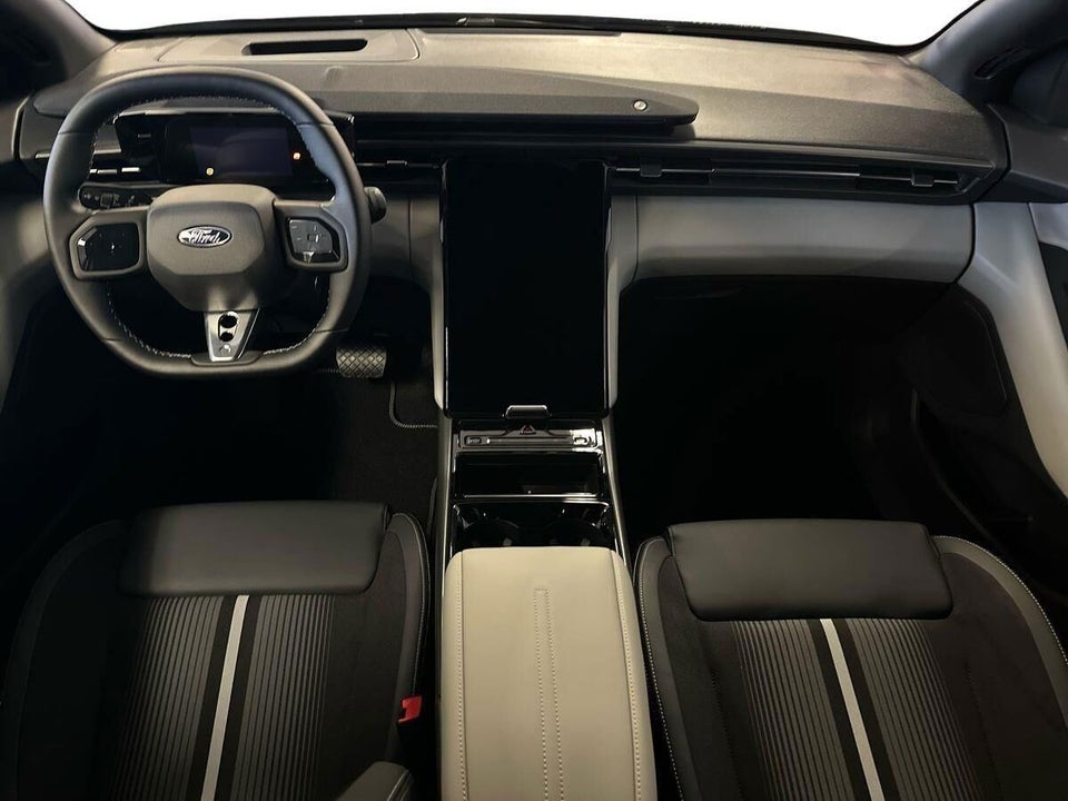 Ford Capri 82 Select Extended Range 5d