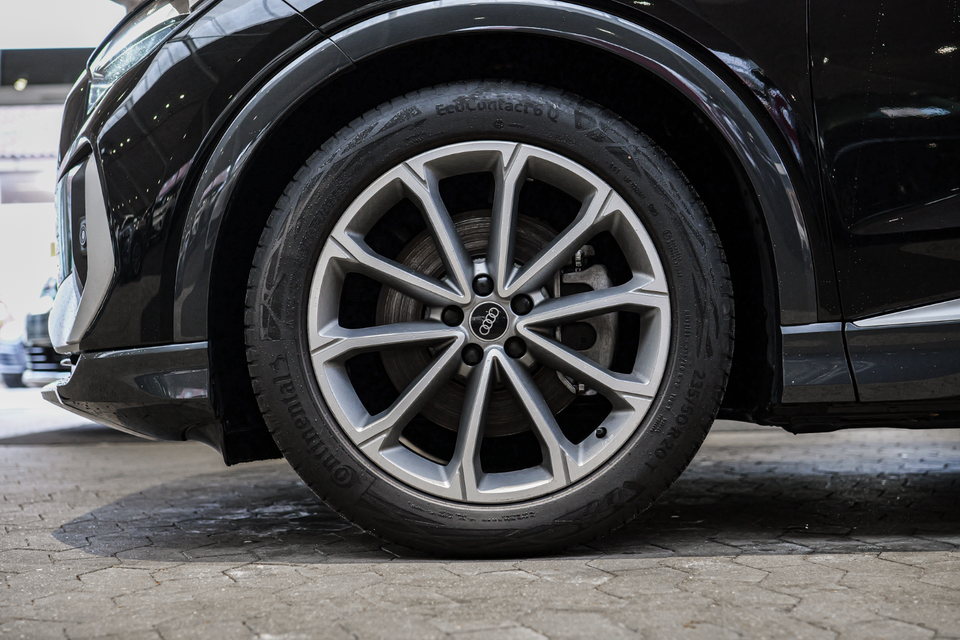 Audi Q4 e-tron 40 S-line 5d