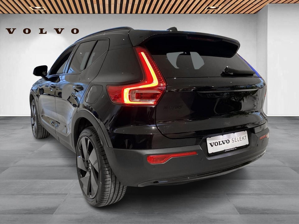 Volvo EX40 Standard Range Plus 5d