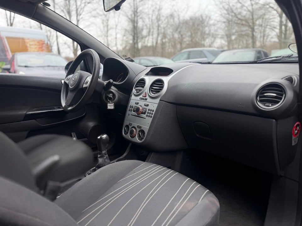 Opel Corsa 1,2 16V Cosmo 5d