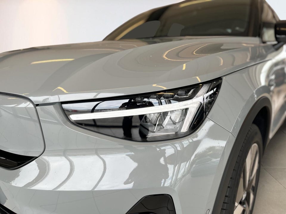 Volvo EX40 Extended Range Plus 5d