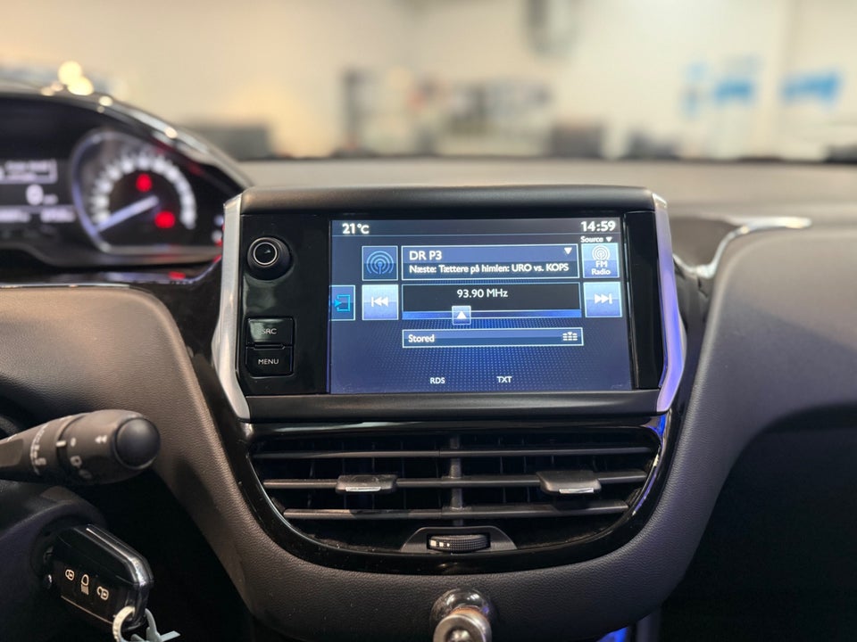 Peugeot 208 1,2 VTi Allure Sky 5d