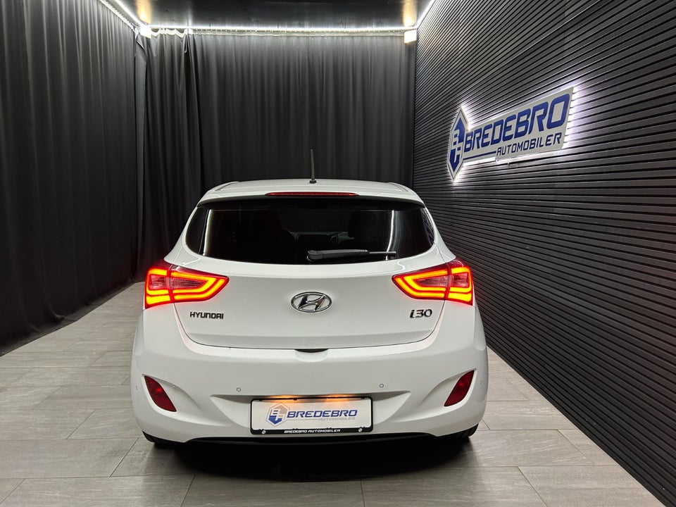 Hyundai i30 1,6 CRDi 110 EM-Edition 5d