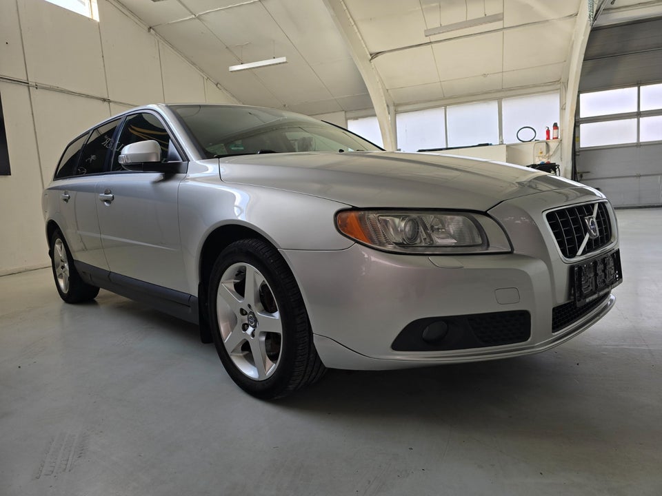 Volvo V70 2,4 D5 205 Summum aut. 5d
