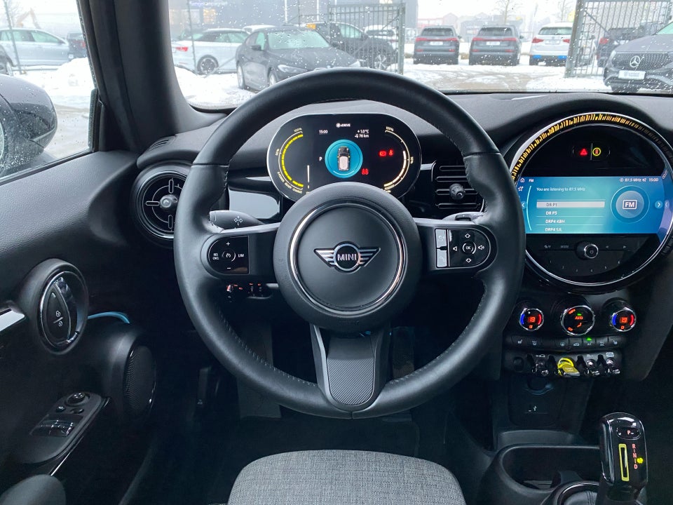 MINI Cooper SE Essential 3d