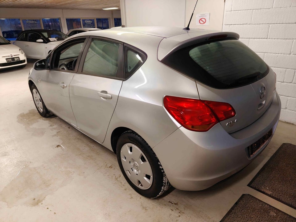 Opel Astra 1,6 Enjoy 5d