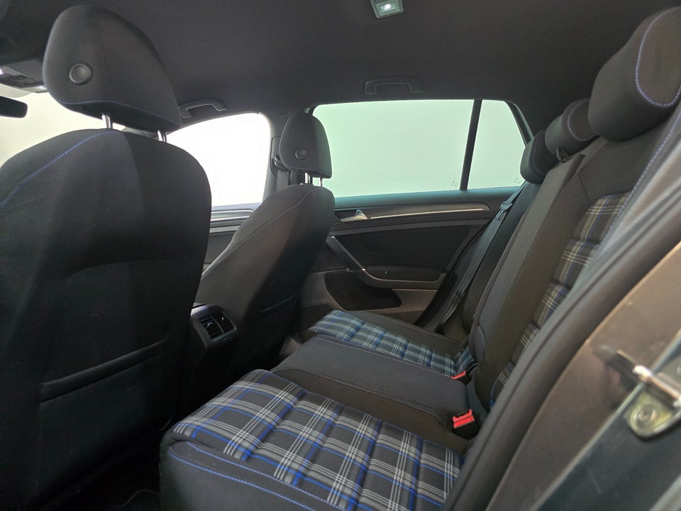 VW Golf VII 1,4 GTE DSG 5d
