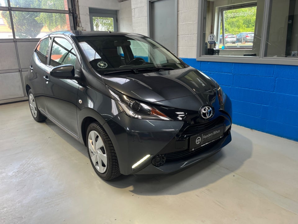 Toyota Aygo 1,0 VVT-i x-touch 5d