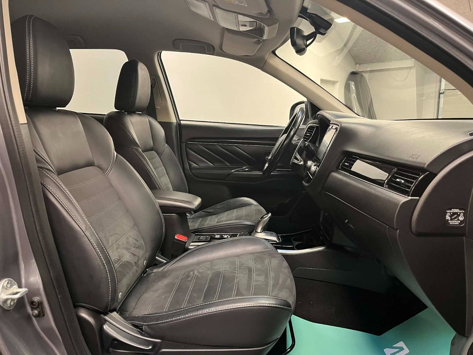 Mitsubishi Outlander 2,4 PHEV Invite CVT 4WD 5d