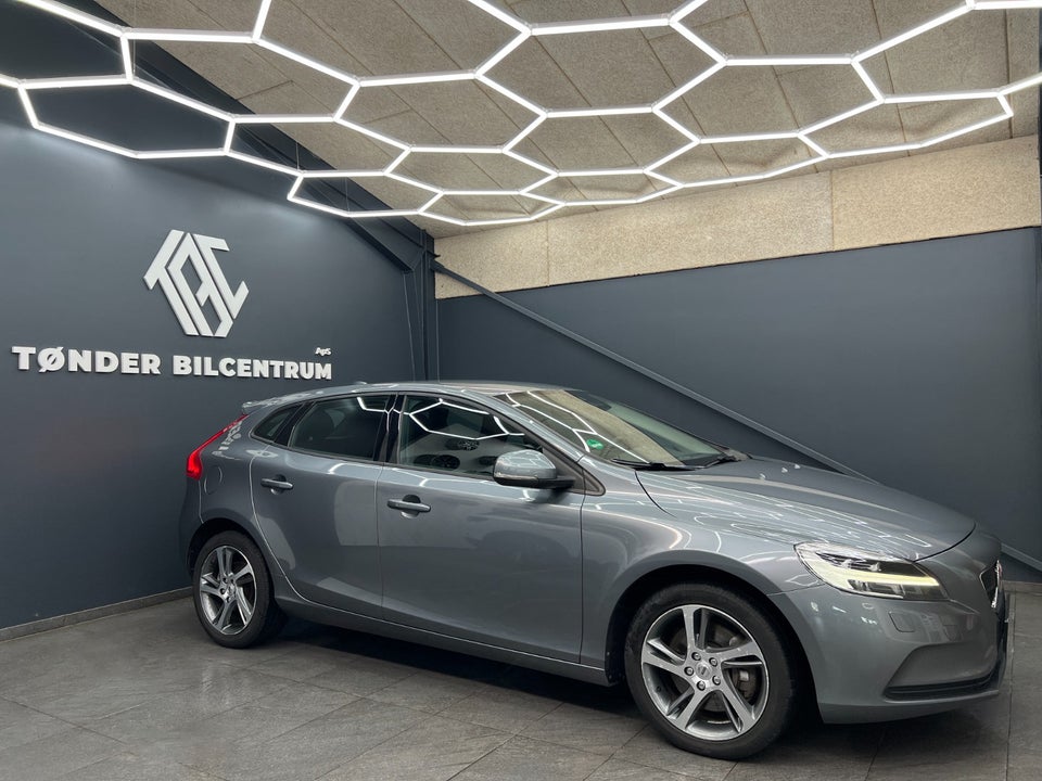 Volvo V40 2,0 D3 150 Momentum aut. 5d