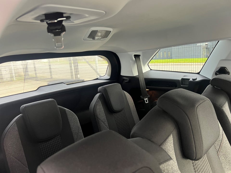 Peugeot 5008 1,2 PureTech 130 Allure 7prs 5d